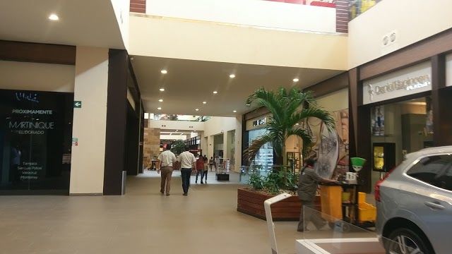 la Plaza El Dorado